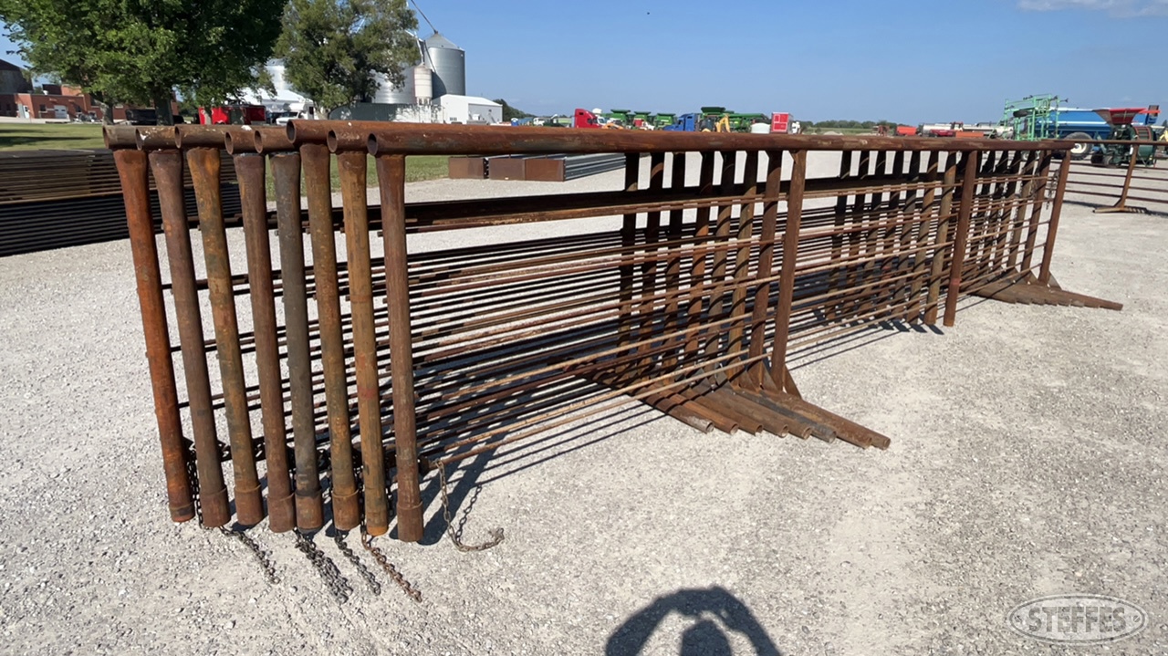 (8) 5x24’ Freestanding Fence Panels